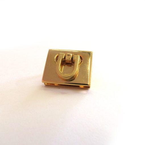 FECHO QUADRADO PEQUENO OURO